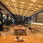 Q Hotel