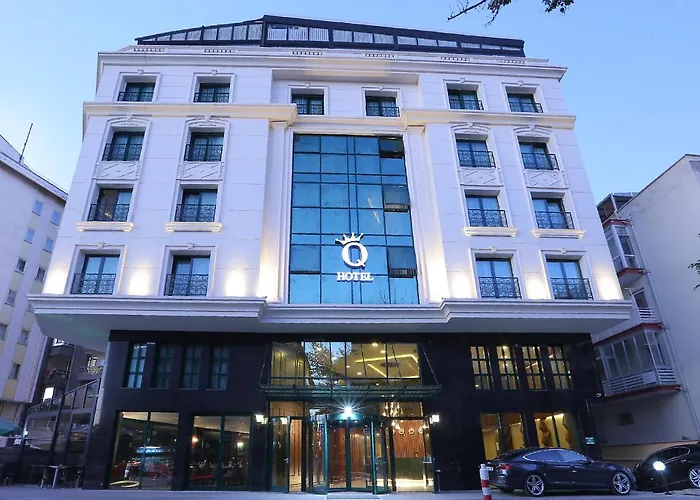 Q Hotel
